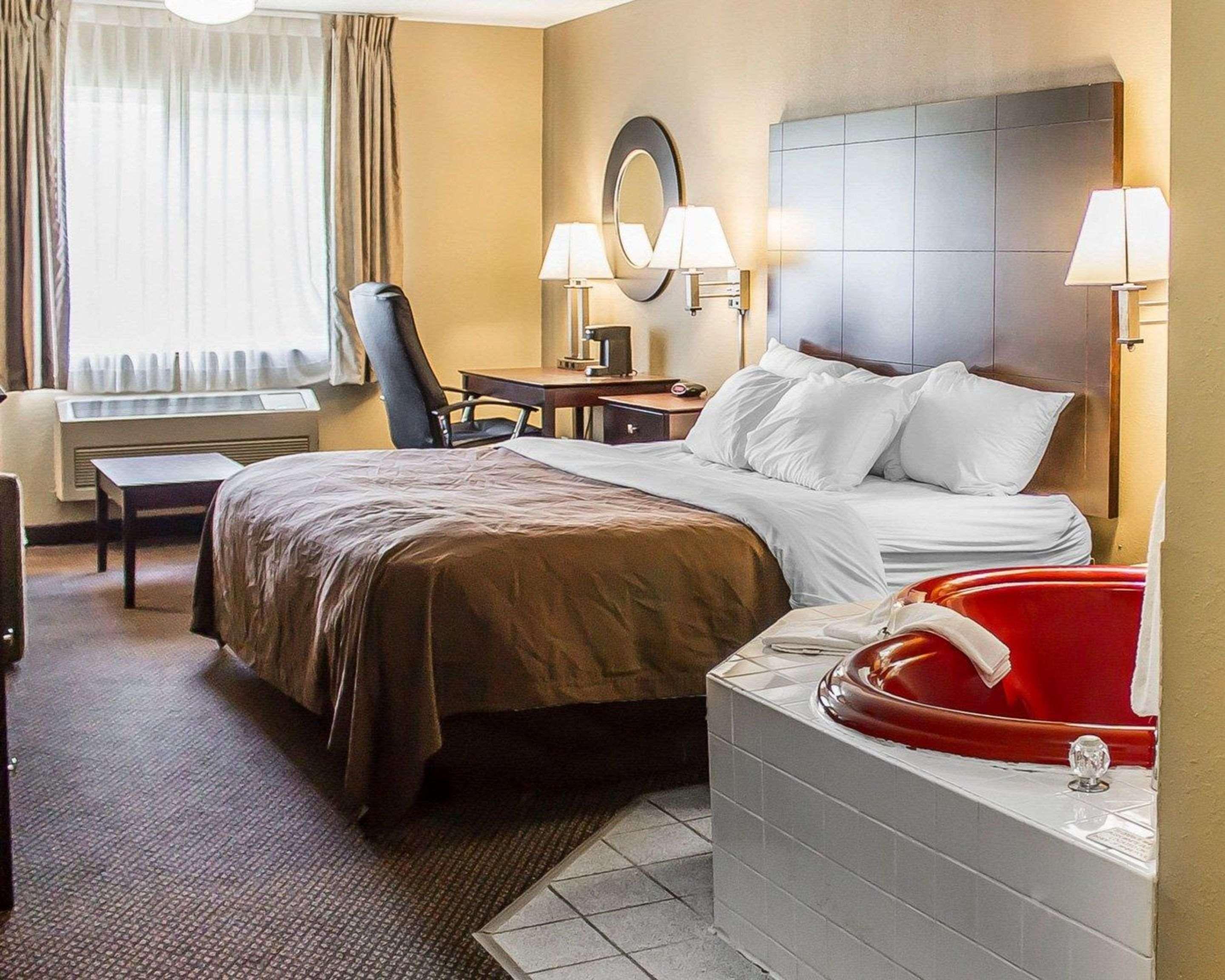 Quality Inn & Suites Стерджен-Бей Екстер'єр фото