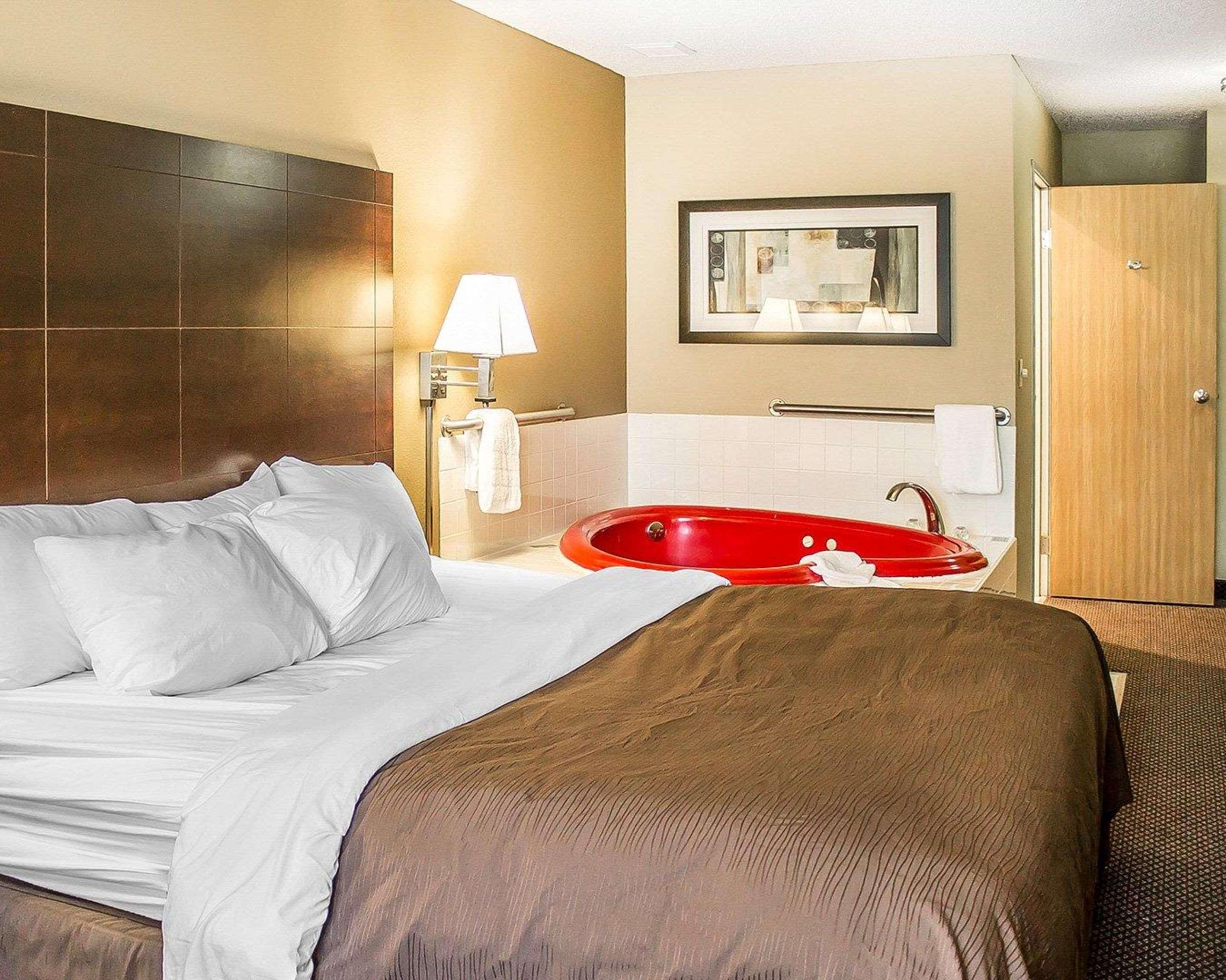 Quality Inn & Suites Стерджен-Бей Екстер'єр фото